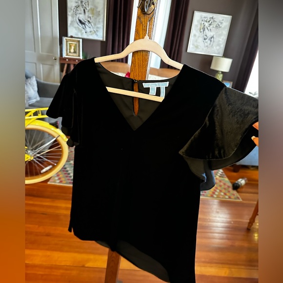 Draper James Black Velvet Flutter Sleeve Top Holiday sz 14 - Picture 8 of 8